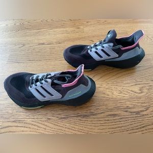Women’s Adidas Ultraboost 21 running shoes, black & ice purple, size 8